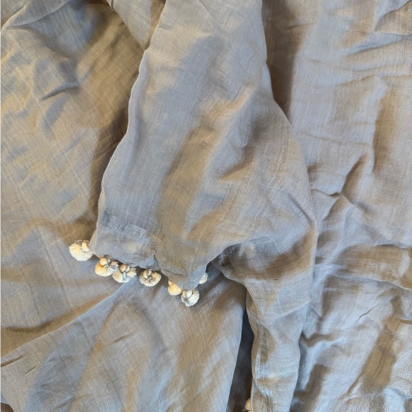 Elegant Gray Scarf with Pom-Pom Trim - Picture 4 of 4